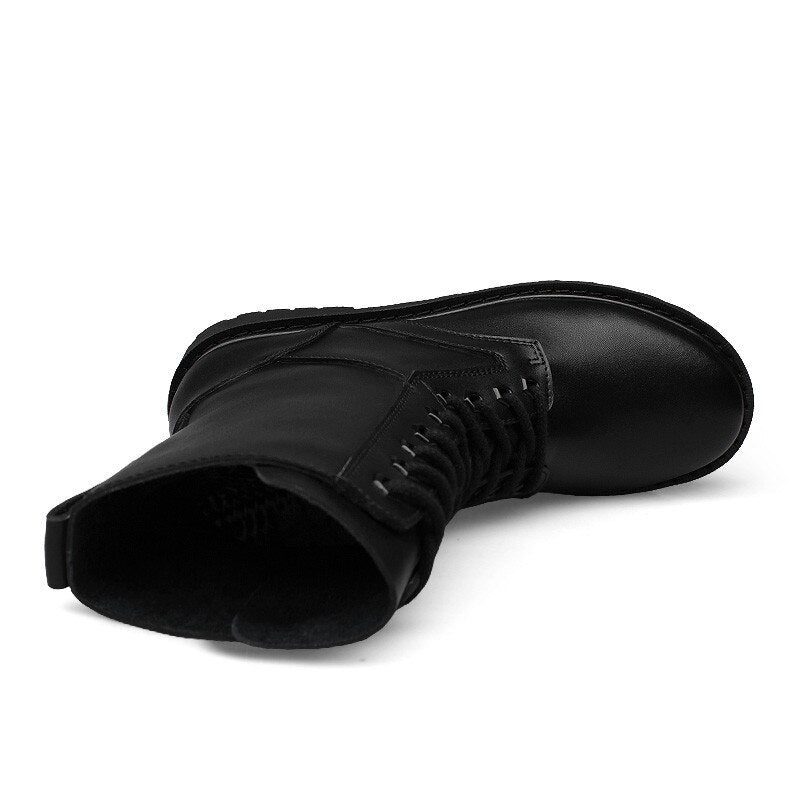 Botas negras mujer militar