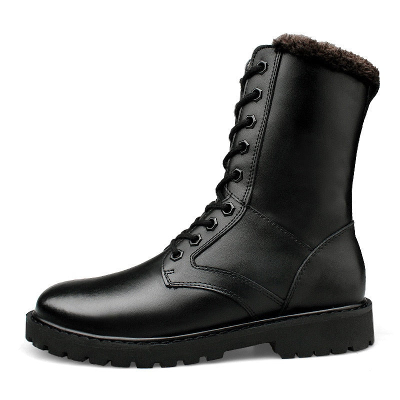 Botas negras mujer militar