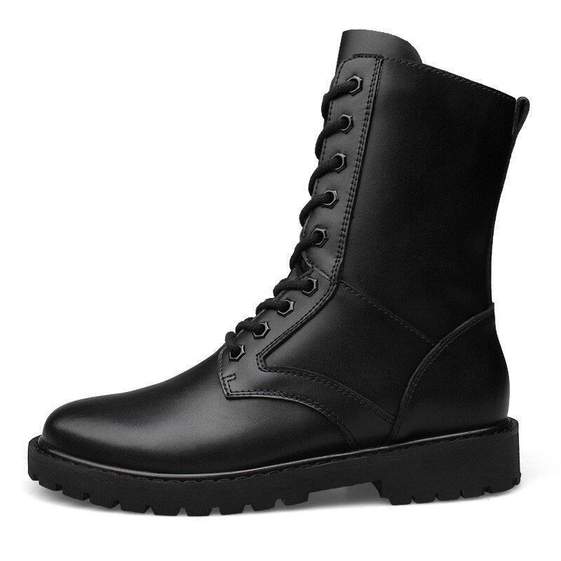 Botas negras mujer militar