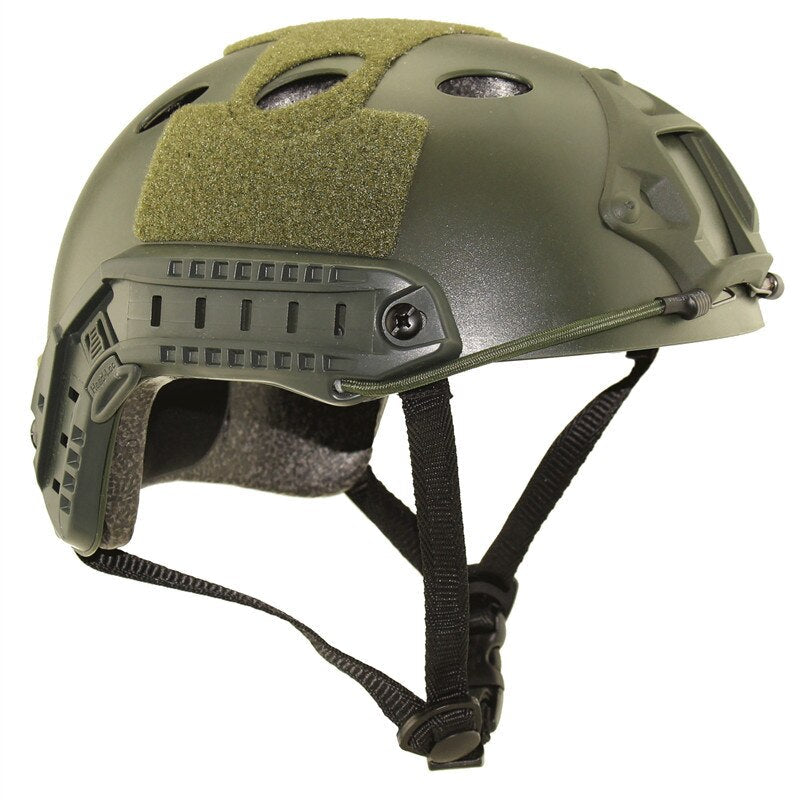 Casco militar con agujero