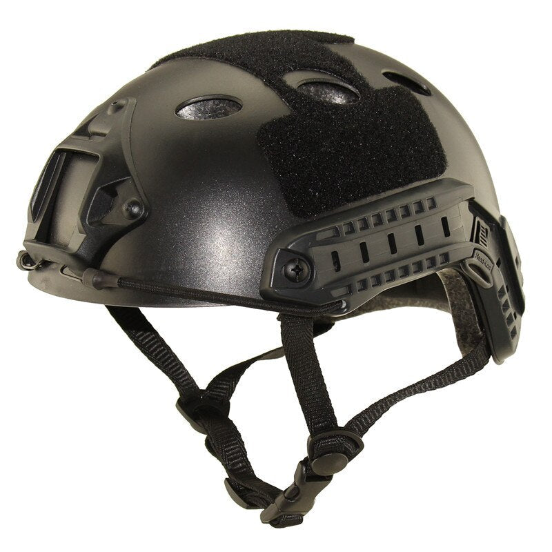 Casco militar con agujero