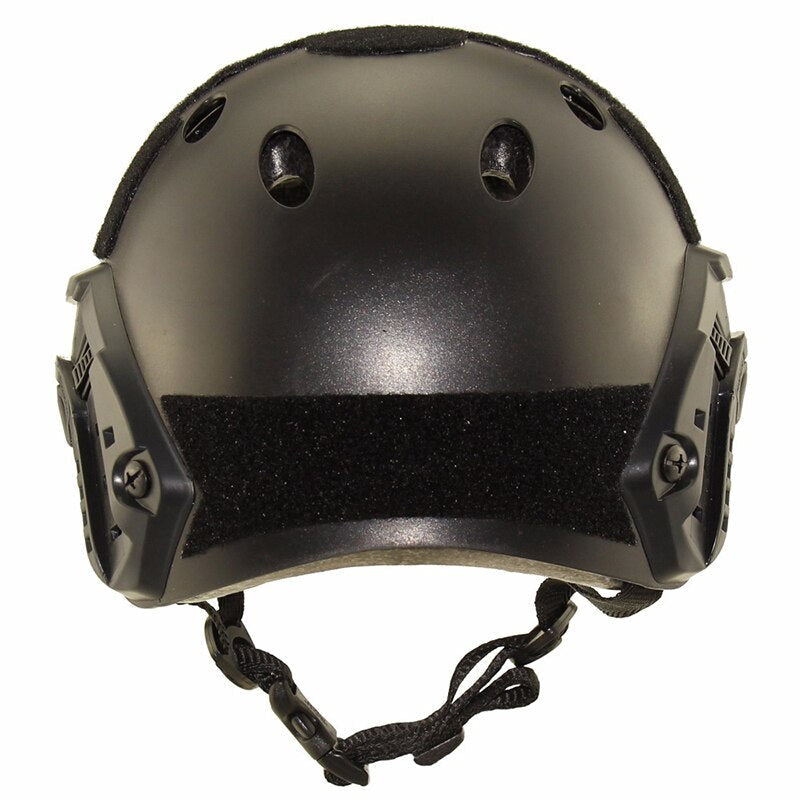 Casco militar con agujero