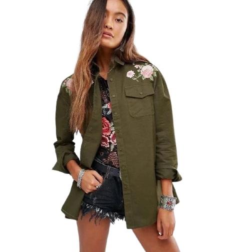 Chaqueta de mujer estilo militar