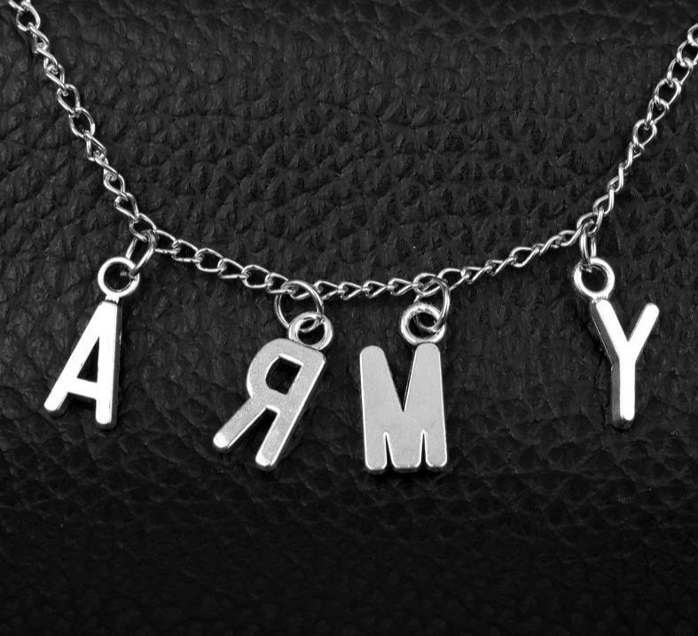 Collar de acero militar