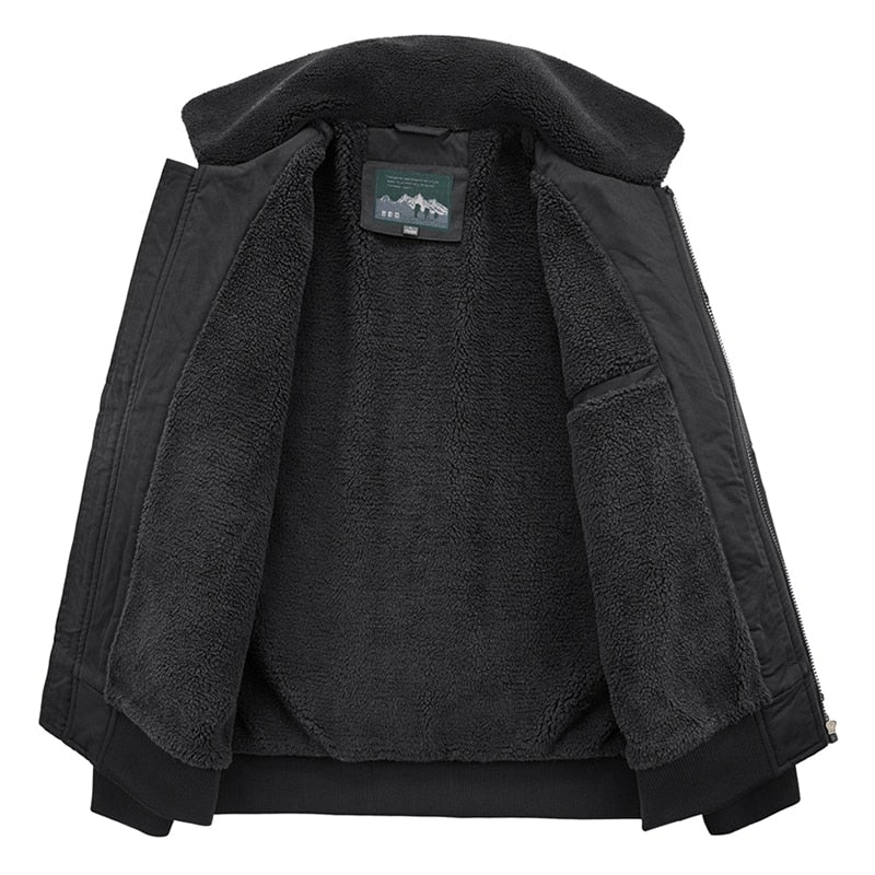 Estilo con chaqueta militar hombre