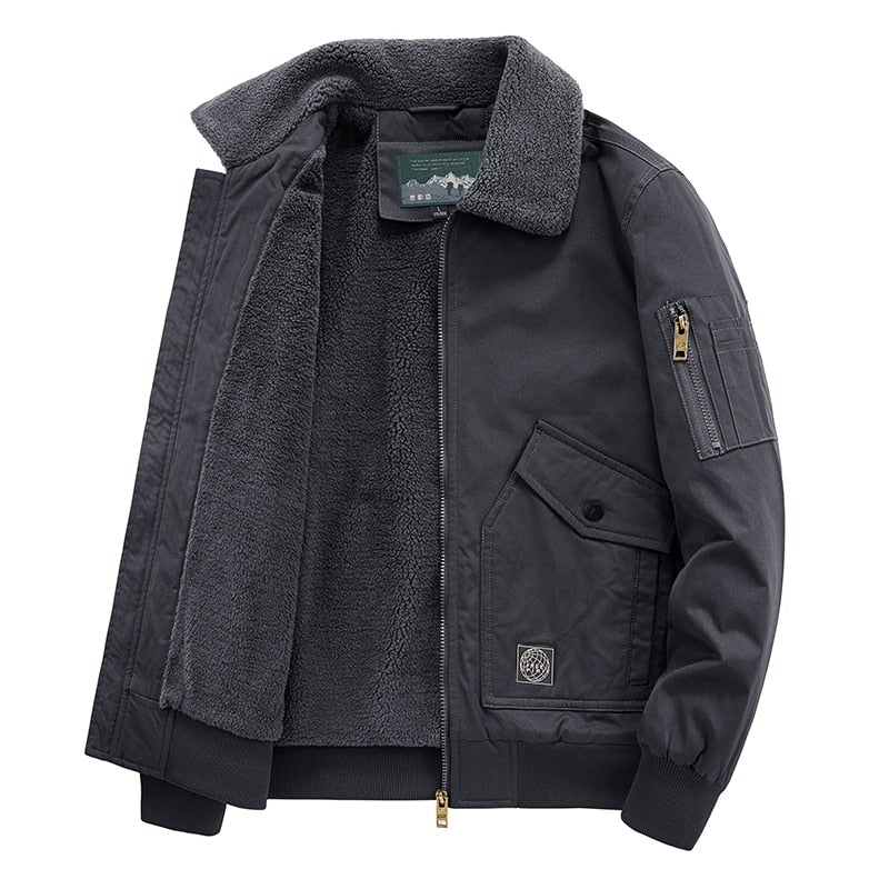 Estilo con chaqueta militar hombre