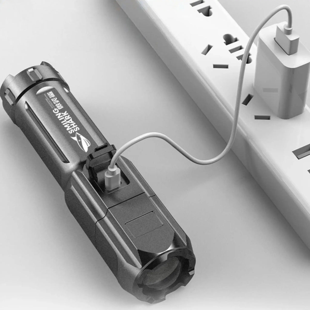 Lampe torche militaire rechargeable