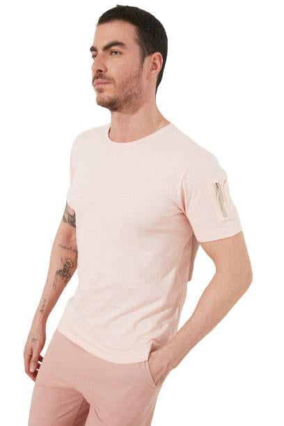Militares con la camiseta blanca