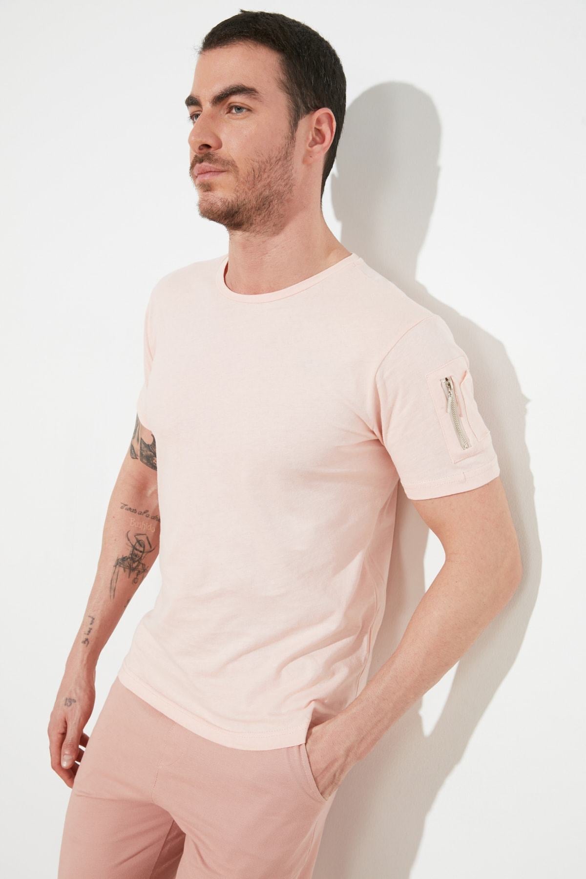 Militares con la camiseta blanca