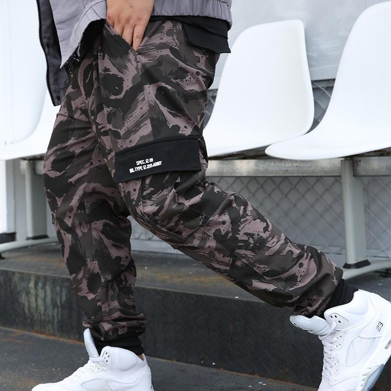 Pantalon camuflaje hombre outfit