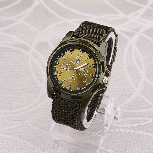 Reloj militar verde con correa de cuero